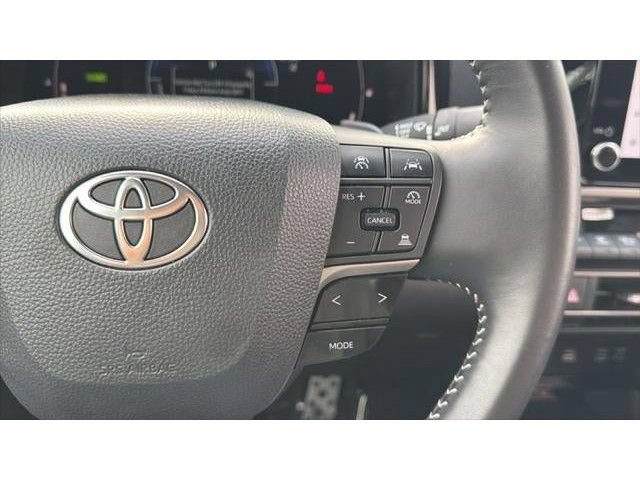 Used 2025 Toyota Camry SE FWD image 27