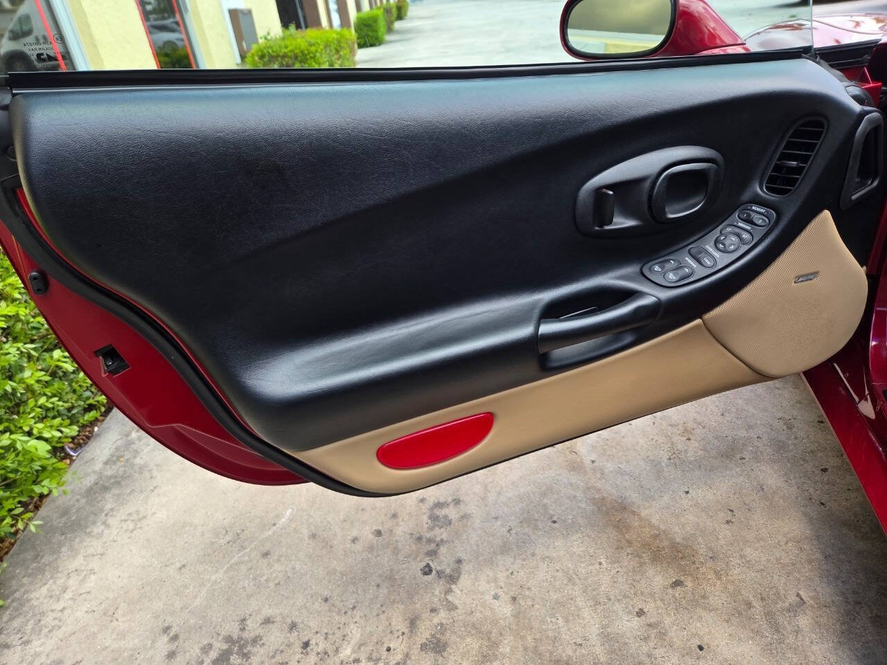 Used 2004 Chevrolet Corvette Convertible w/ Preferred Equipment Group RWD image 8