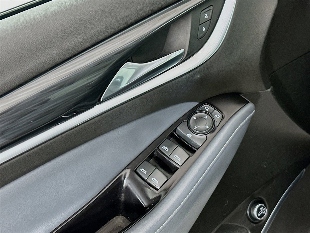 Used 2019 Buick Enclave Essence image 18