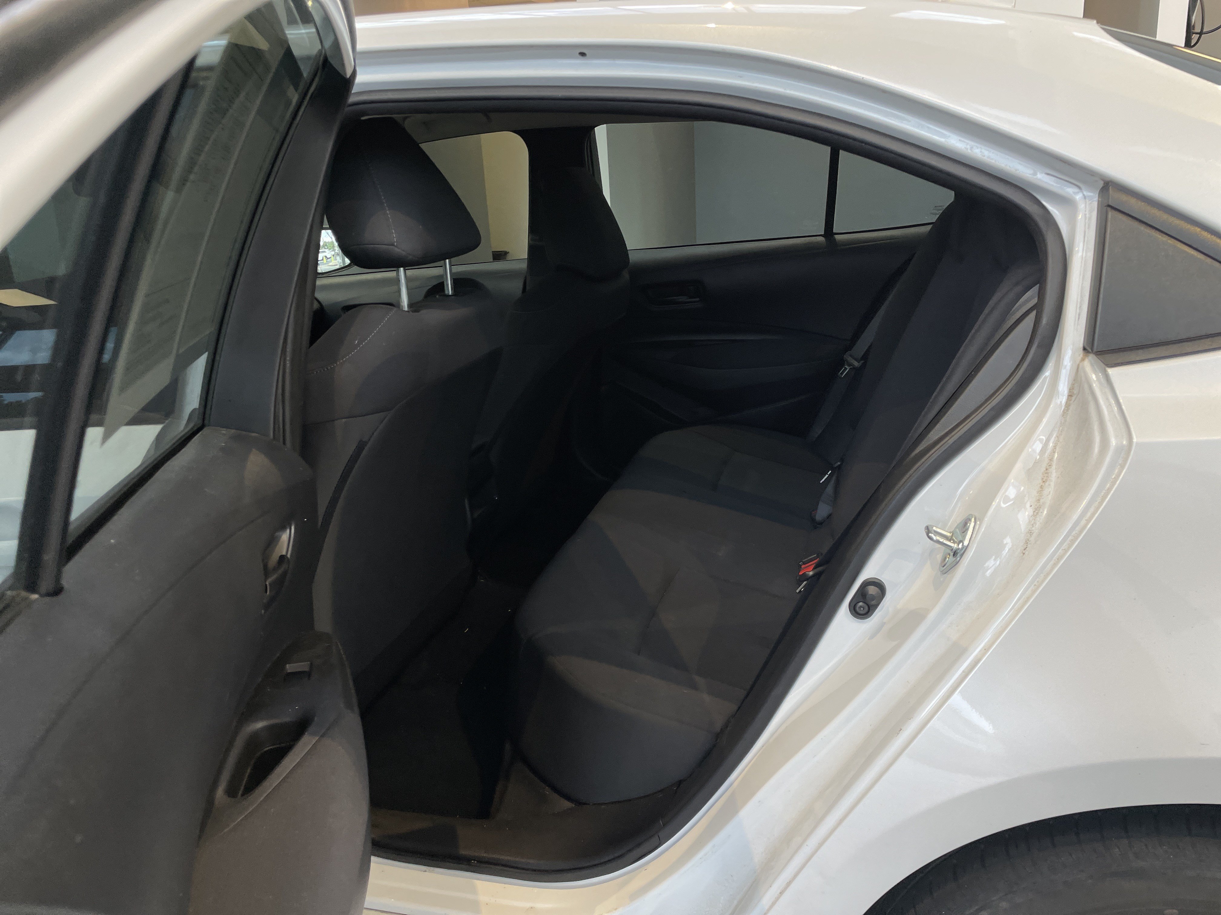 Used 2022 Toyota Corolla LE FWD image 32