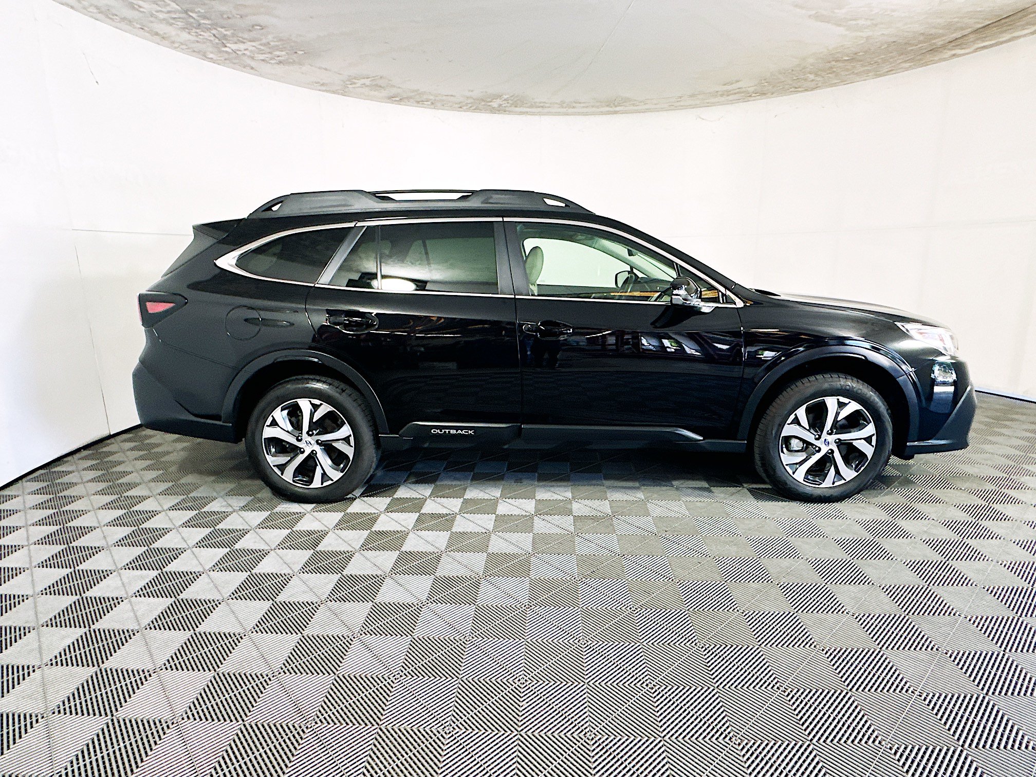 Used 2022 Subaru Outback Limited XT AWD/4WD image 2
