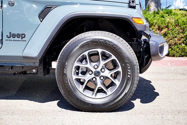 New 2025 Jeep Gladiator Sport S image 8