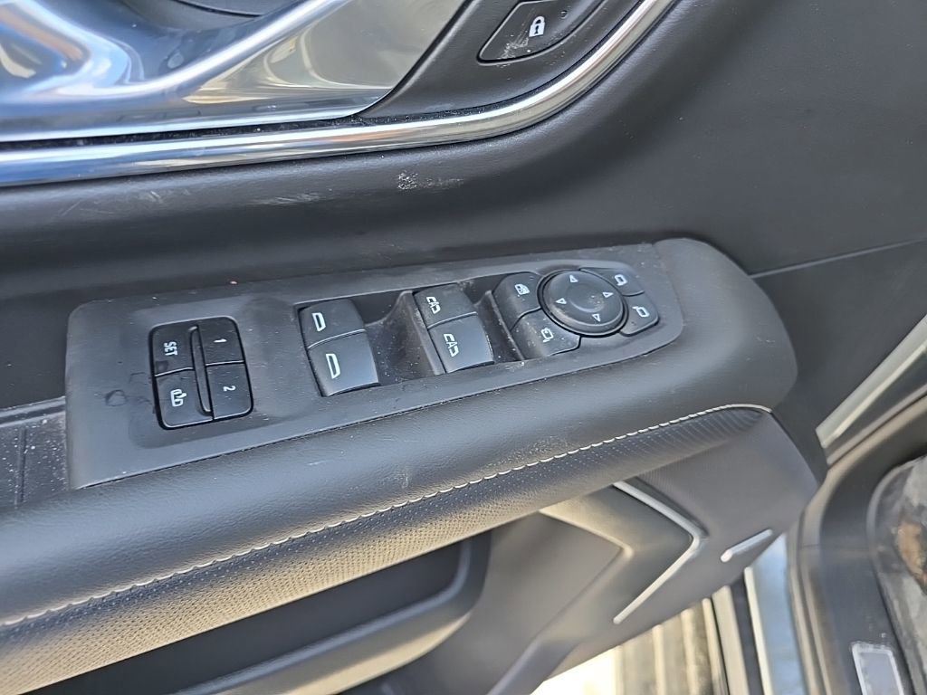 Used 2024 GMC Yukon SLT w/ SLT Luxury Package image 9