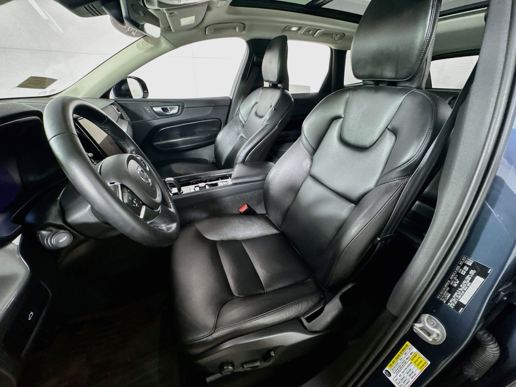 Used 2024 Volvo XC60 B5 Core w/ Protection Package Premier AWD/4WD image 14