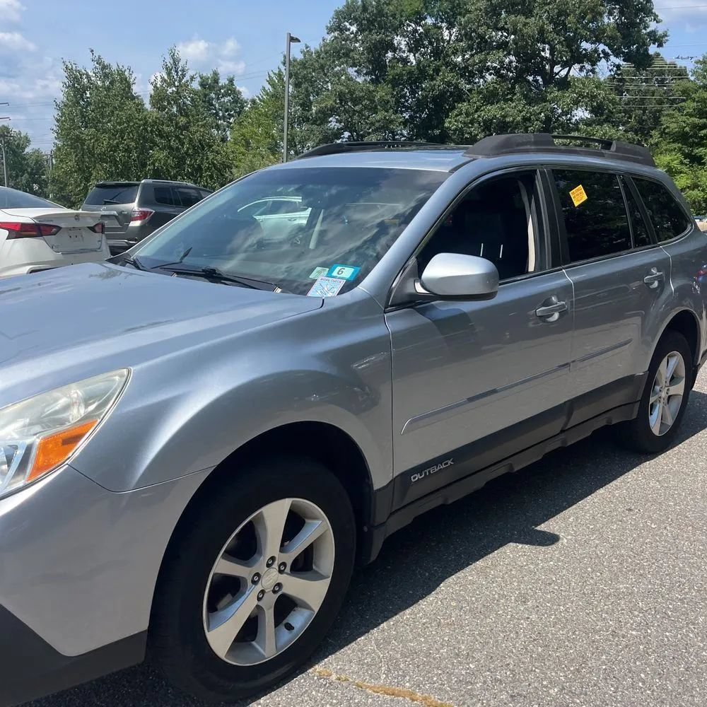 Used 2013 Subaru Outback 2.5i Limited w/ Moonroof Pkg AWD/4WD image 2