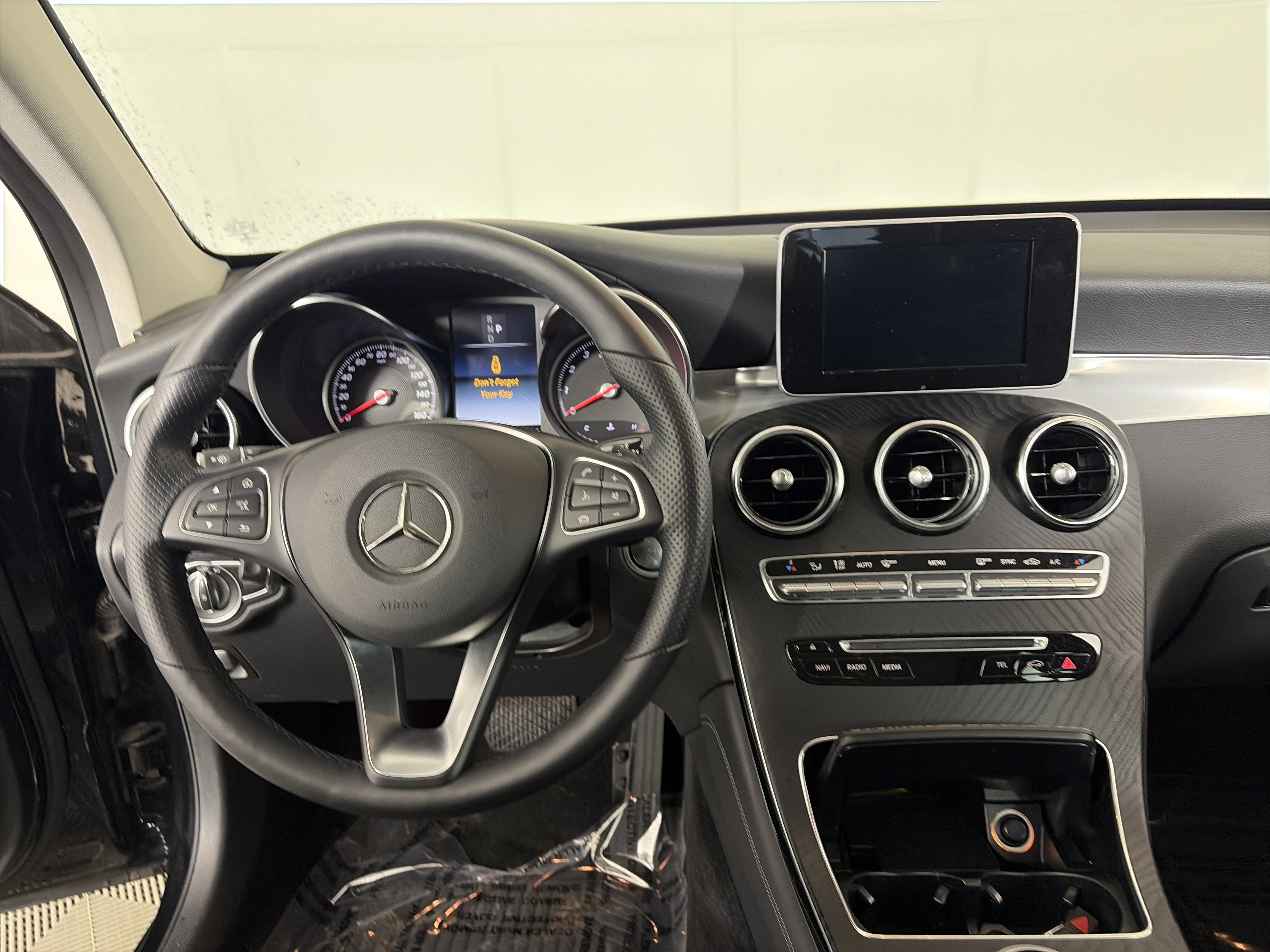 Used 2019 Mercedes-Benz GLC 300 4MATIC image 3