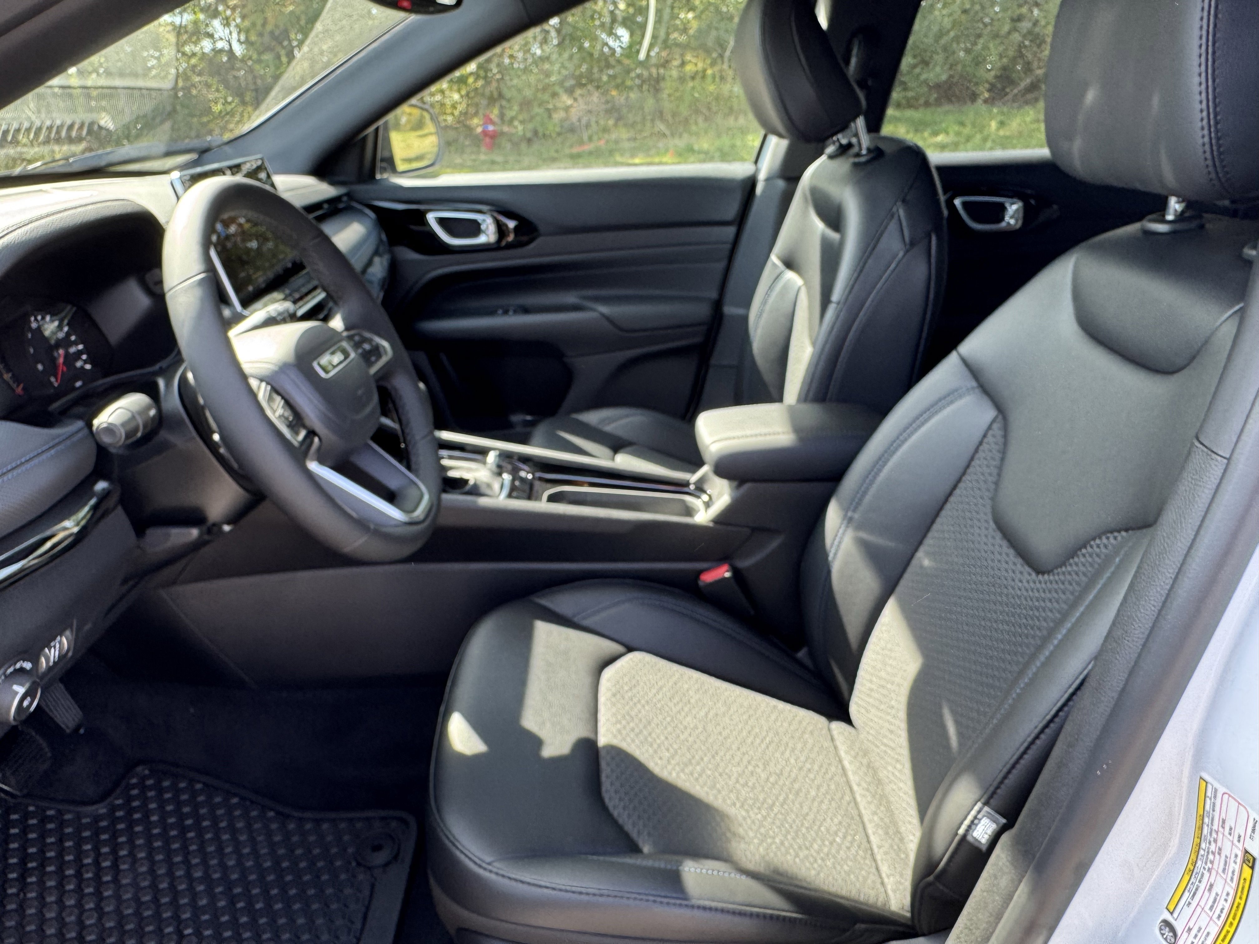 New 2026 Jeep Compass Latitude image 13