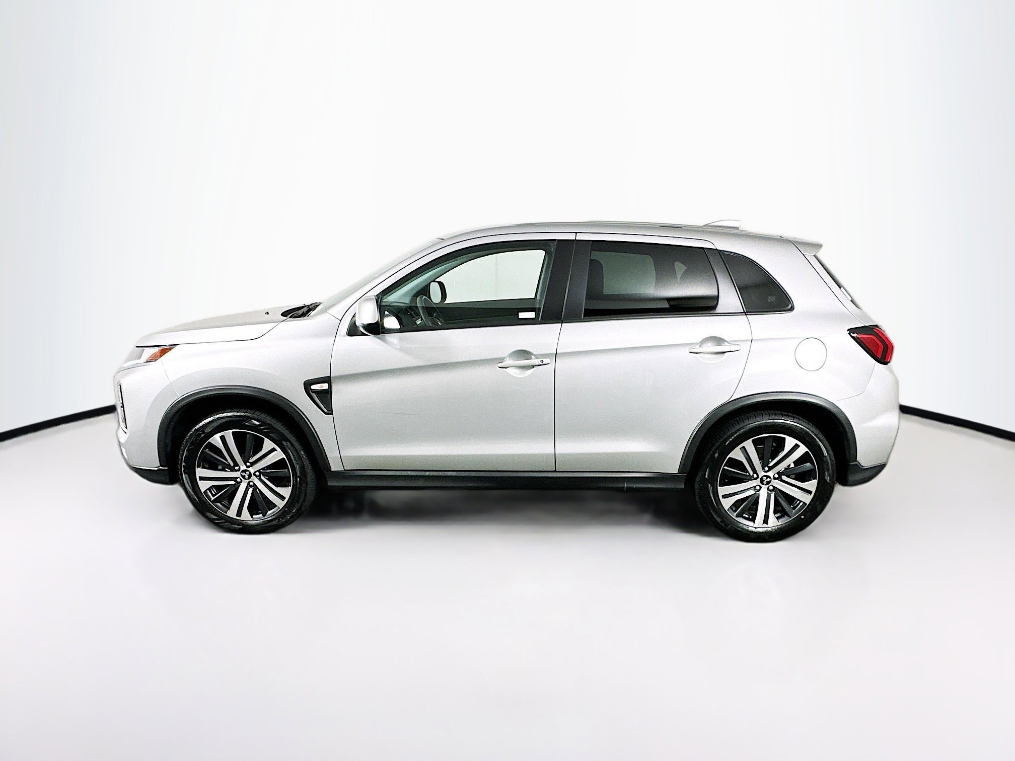 Used 2025 Mitsubishi Outlander Sport ES image 4