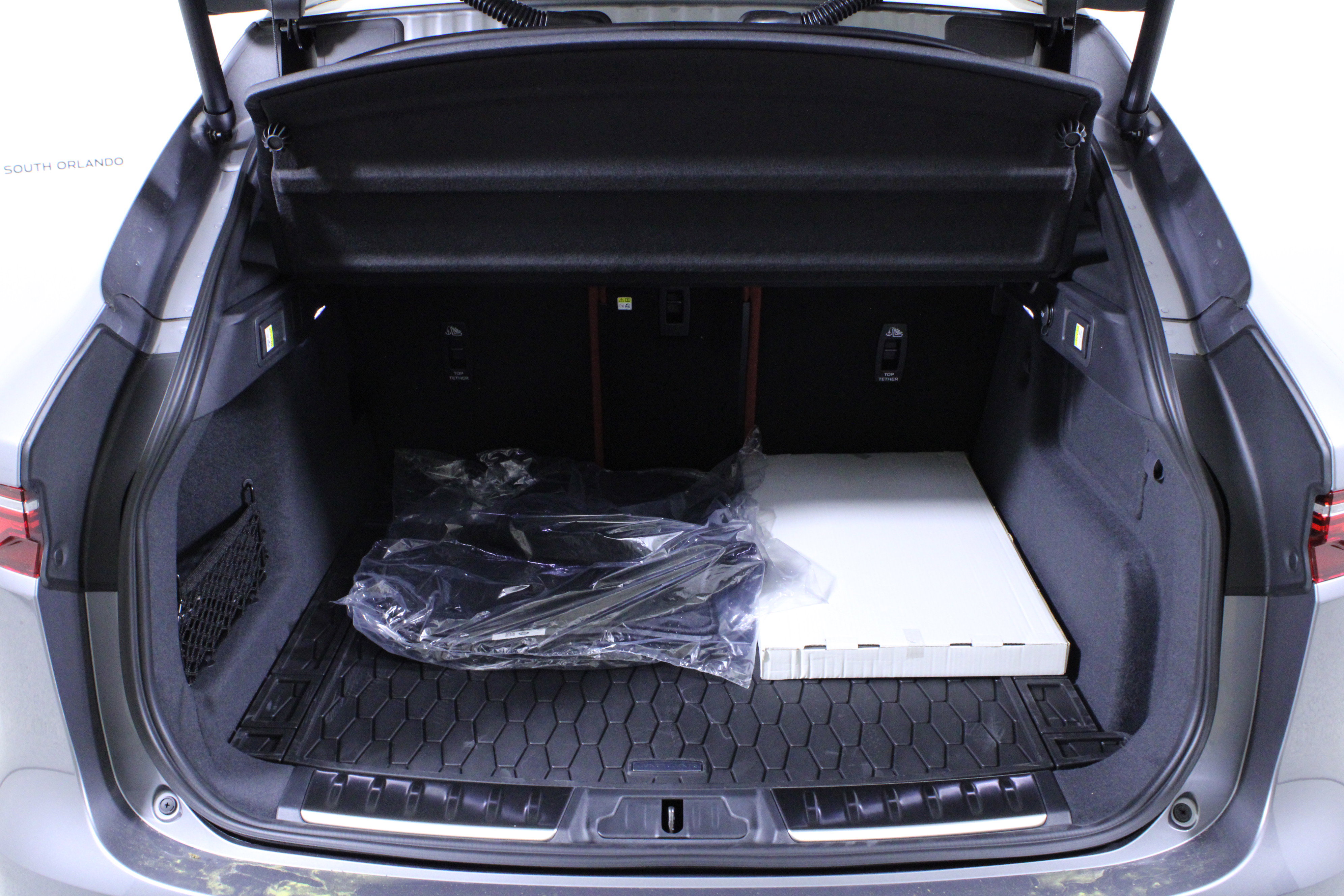 New 2026 Jaguar F-PACE R-Dynamic S image 9