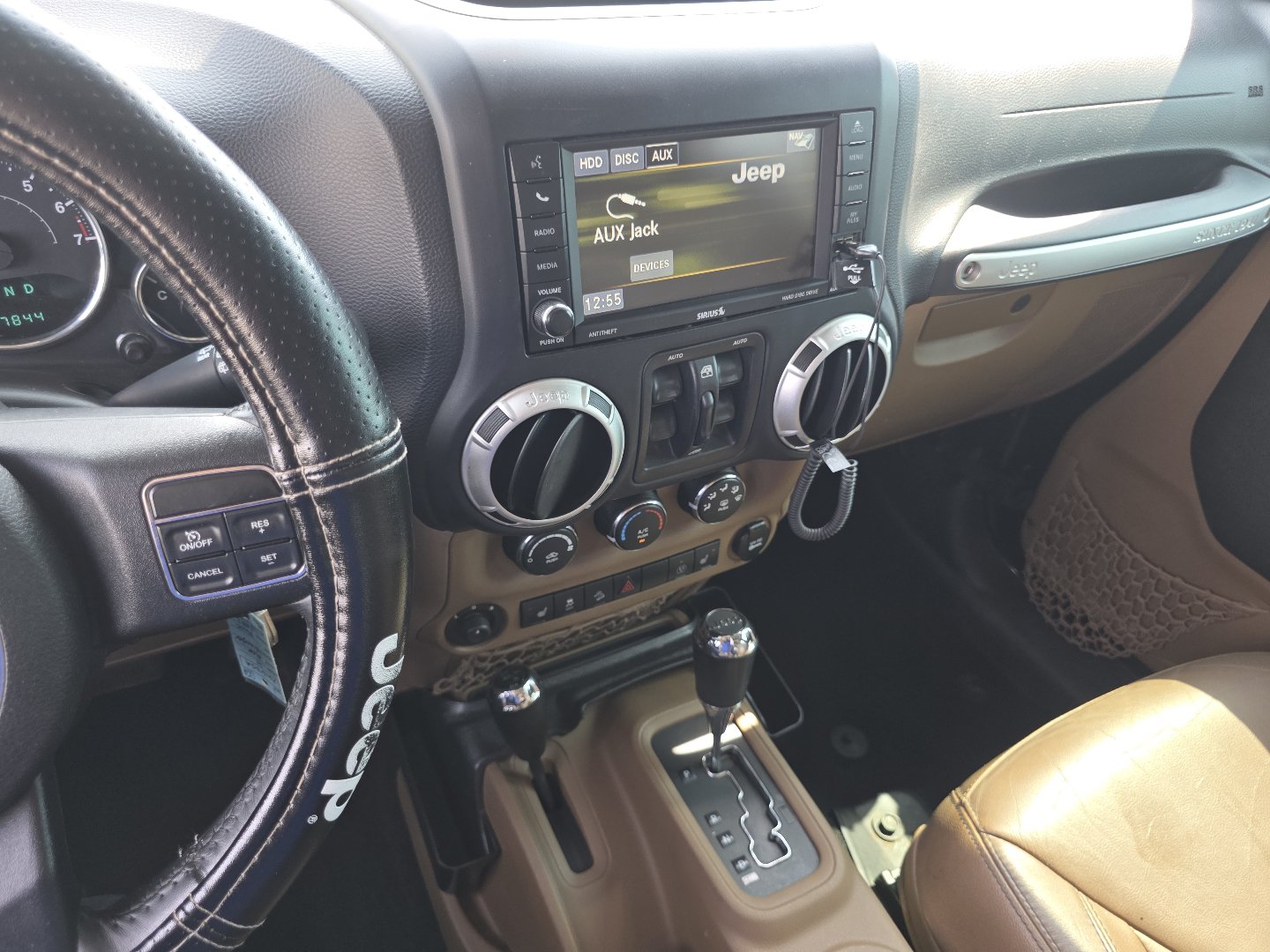 Used 2014 Jeep Wrangler Unlimited Sahara w/ Connectivity Group AWD/4WD image 27