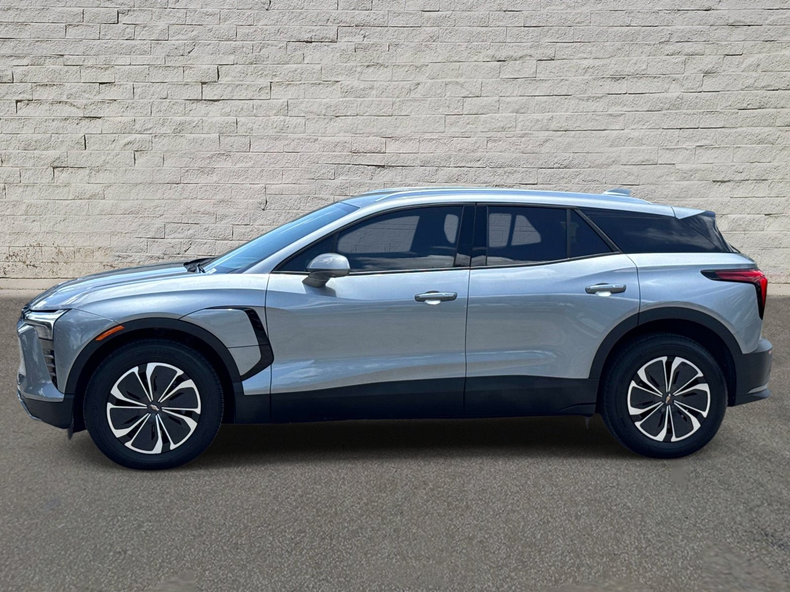 Used 2024 Chevrolet Blazer EV LT AWD/4WD image 2