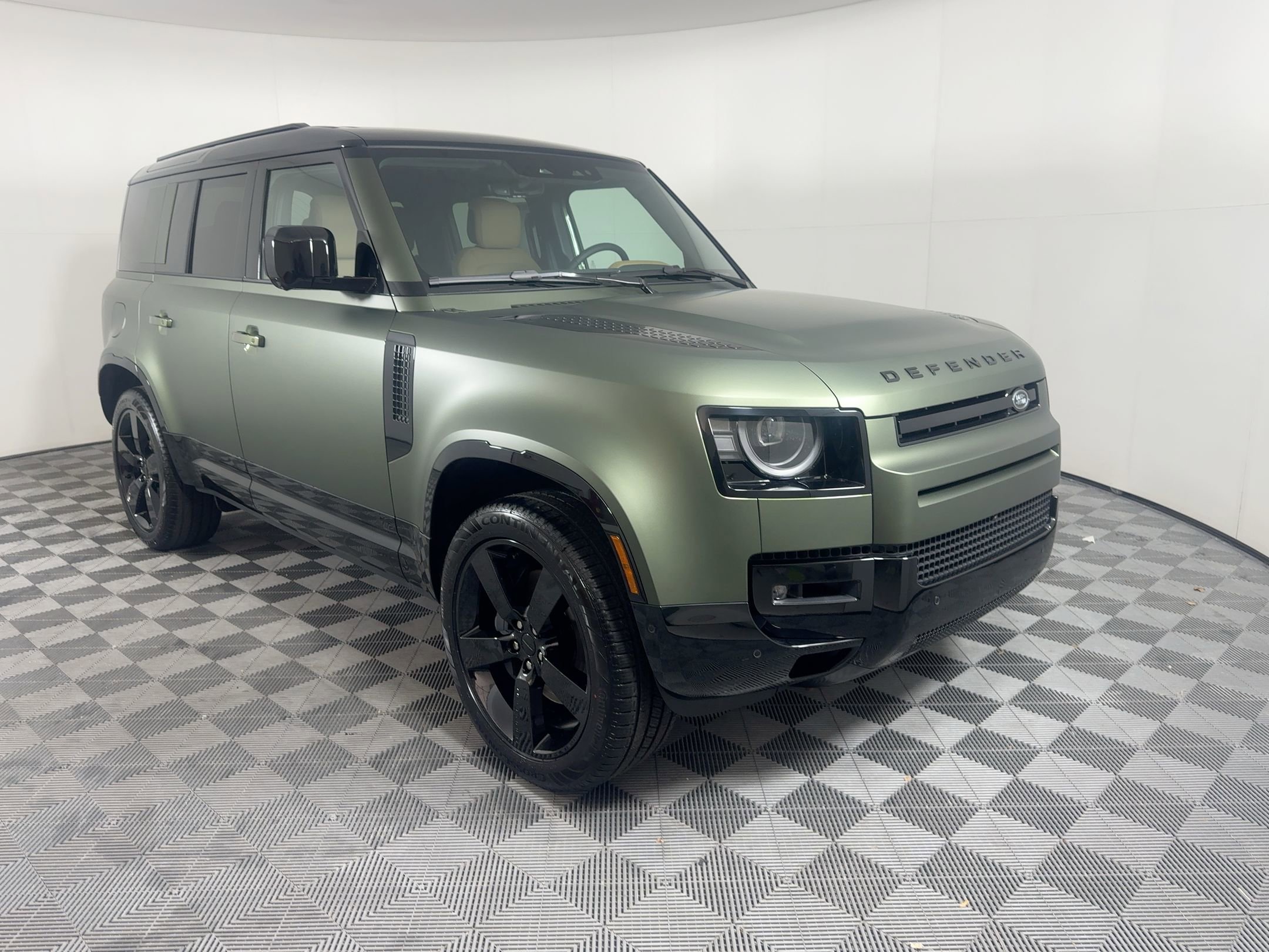 New 2026 Land Rover Defender 110 X-Dynamic SE image 7