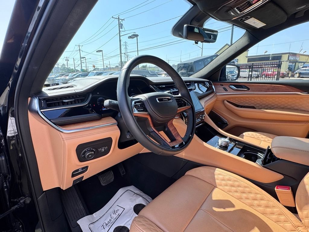 Used 2025 Jeep Grand Cherokee Summit AWD/4WD image 12