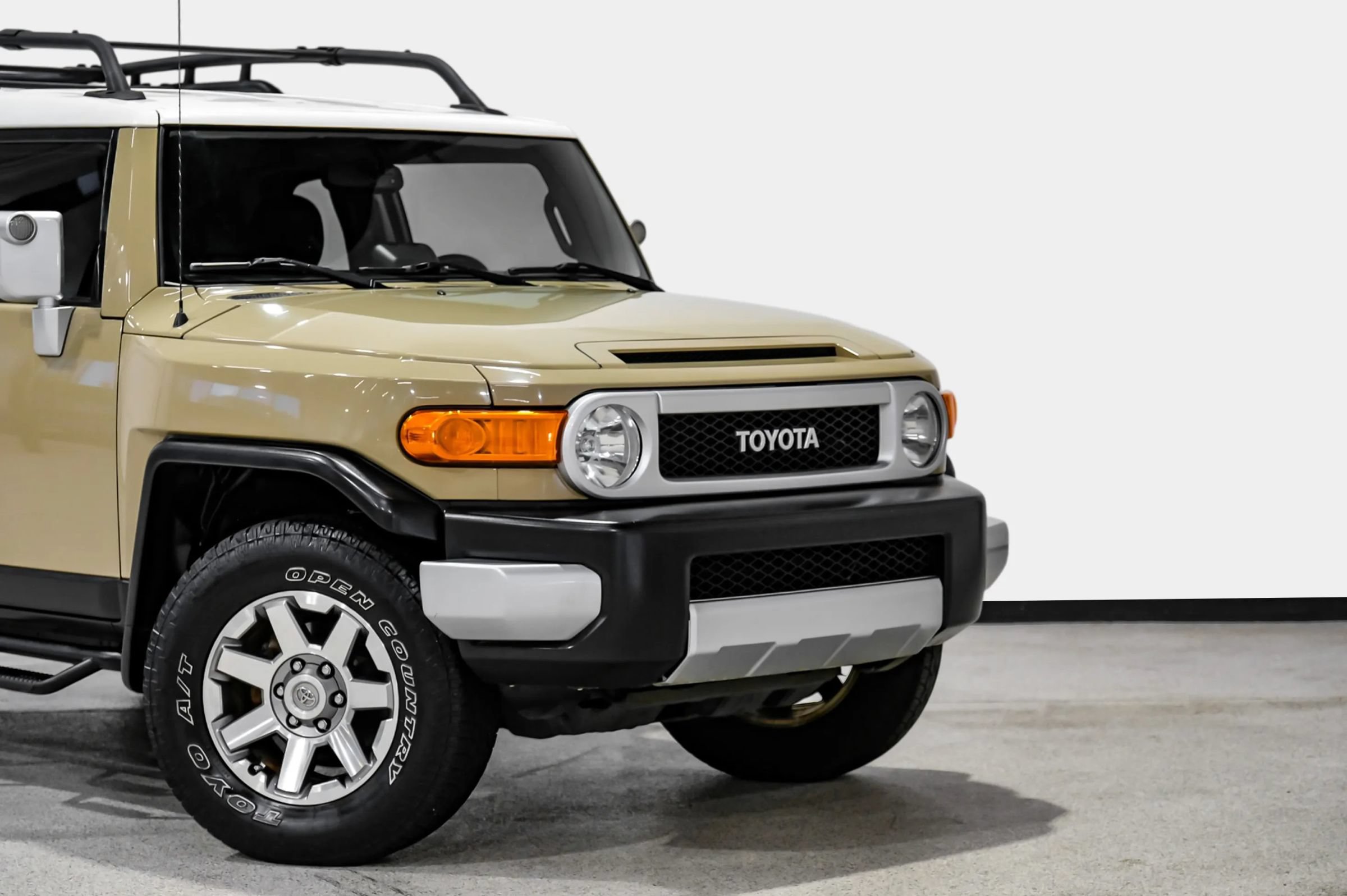 Used 2014 Toyota FJ Cruiser 4WD w/ Upgrade Package image 11