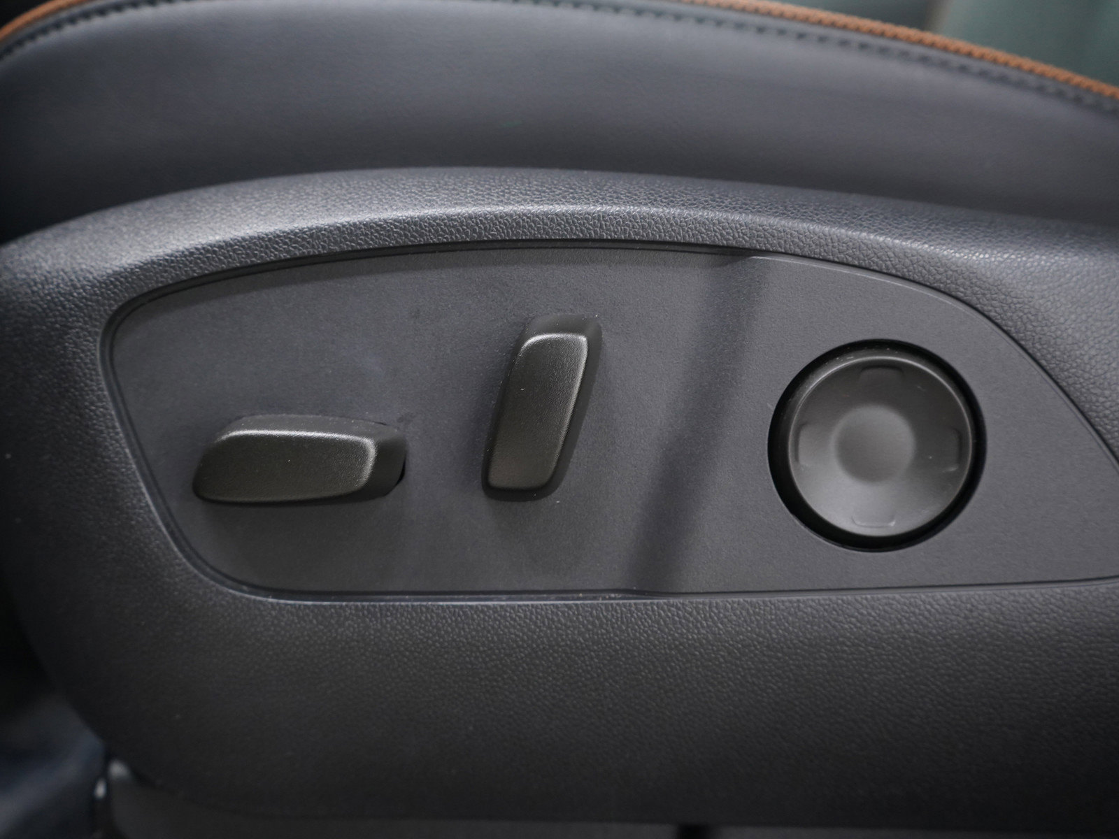 Used 2024 GMC Acadia AT4 w/ LPO, Floor Liner Package image 23