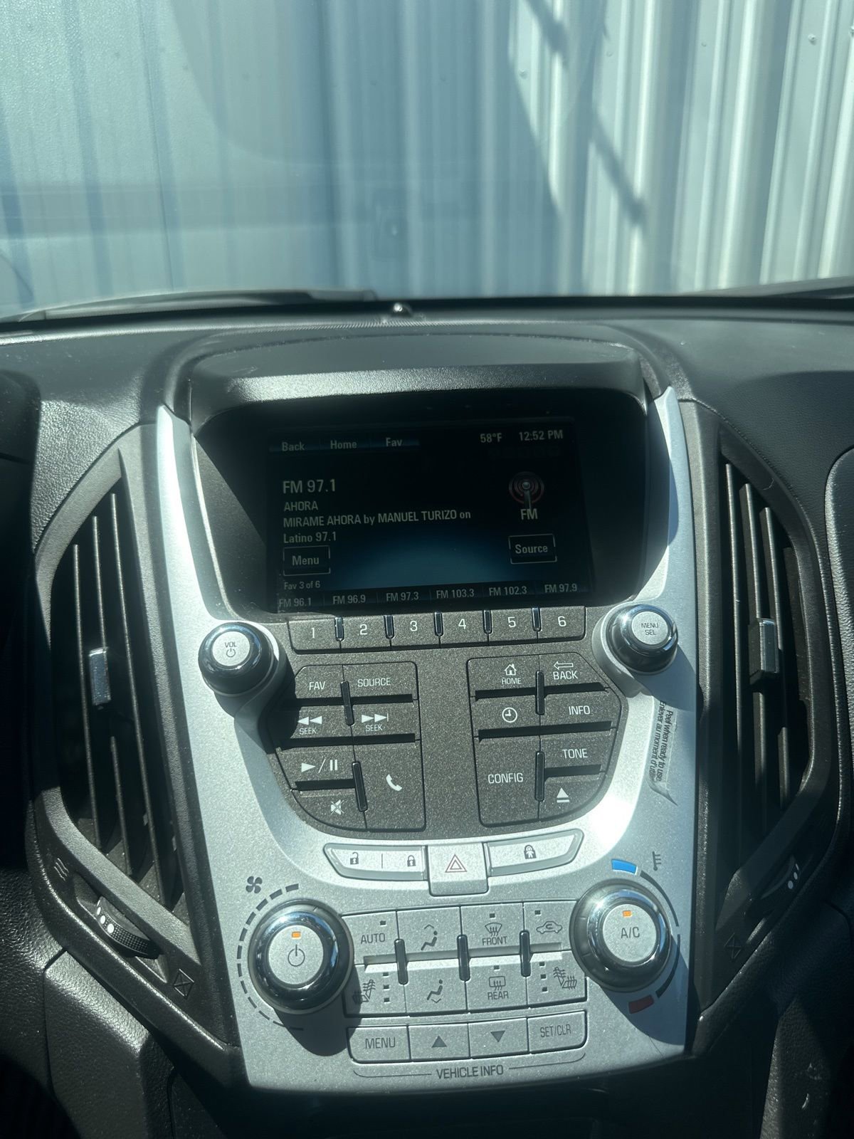 Used 2015 Chevrolet Equinox LT FWD image 23