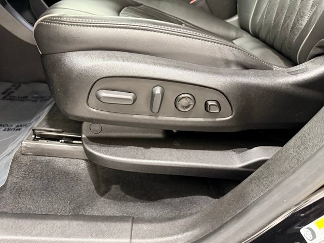 Used 2023 Buick Enclave Avenir w/ Avenir Technology Package AWD/4WD image 15