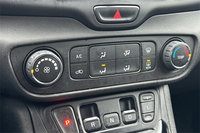 Used 2020 GMC Terrain SLE w/ Elevation Edition image 28