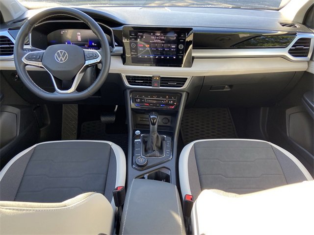 Used 2025 Volkswagen Taos SE image 12