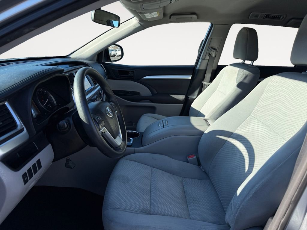 Certified 2016 Toyota Highlander LE image 9