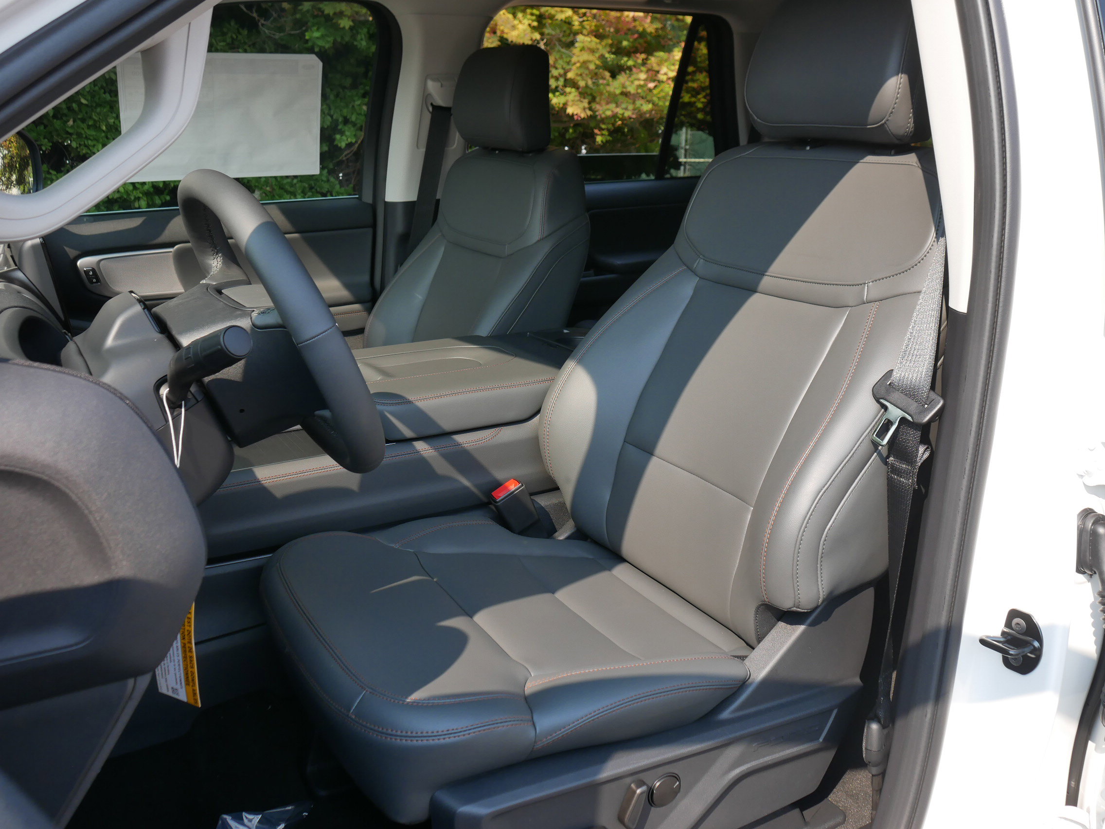 New 2025 Ford Expedition Active image 37