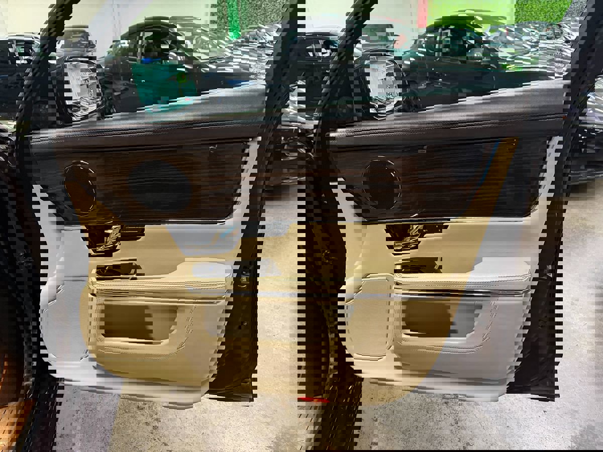 Used 2011 Jaguar XJ L image 19