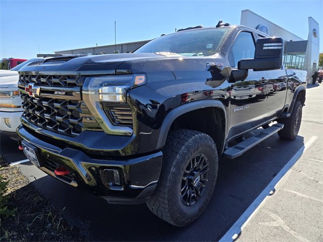 Used 2025 Chevrolet Silverado 2500 ZR2 w/ Technology Package image 2