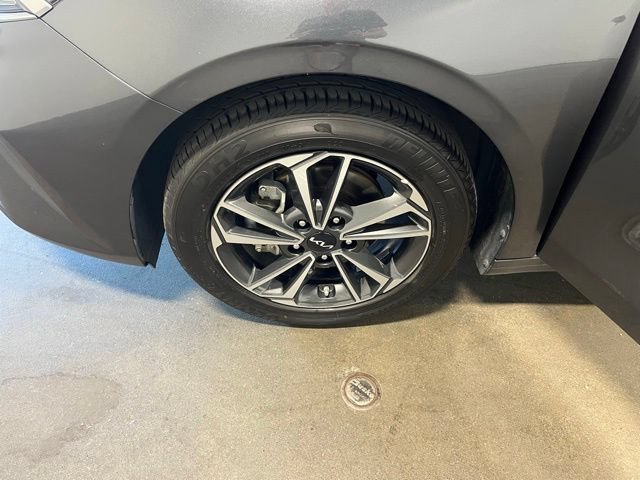 Used 2024 Kia Forte LXS FWD image 30