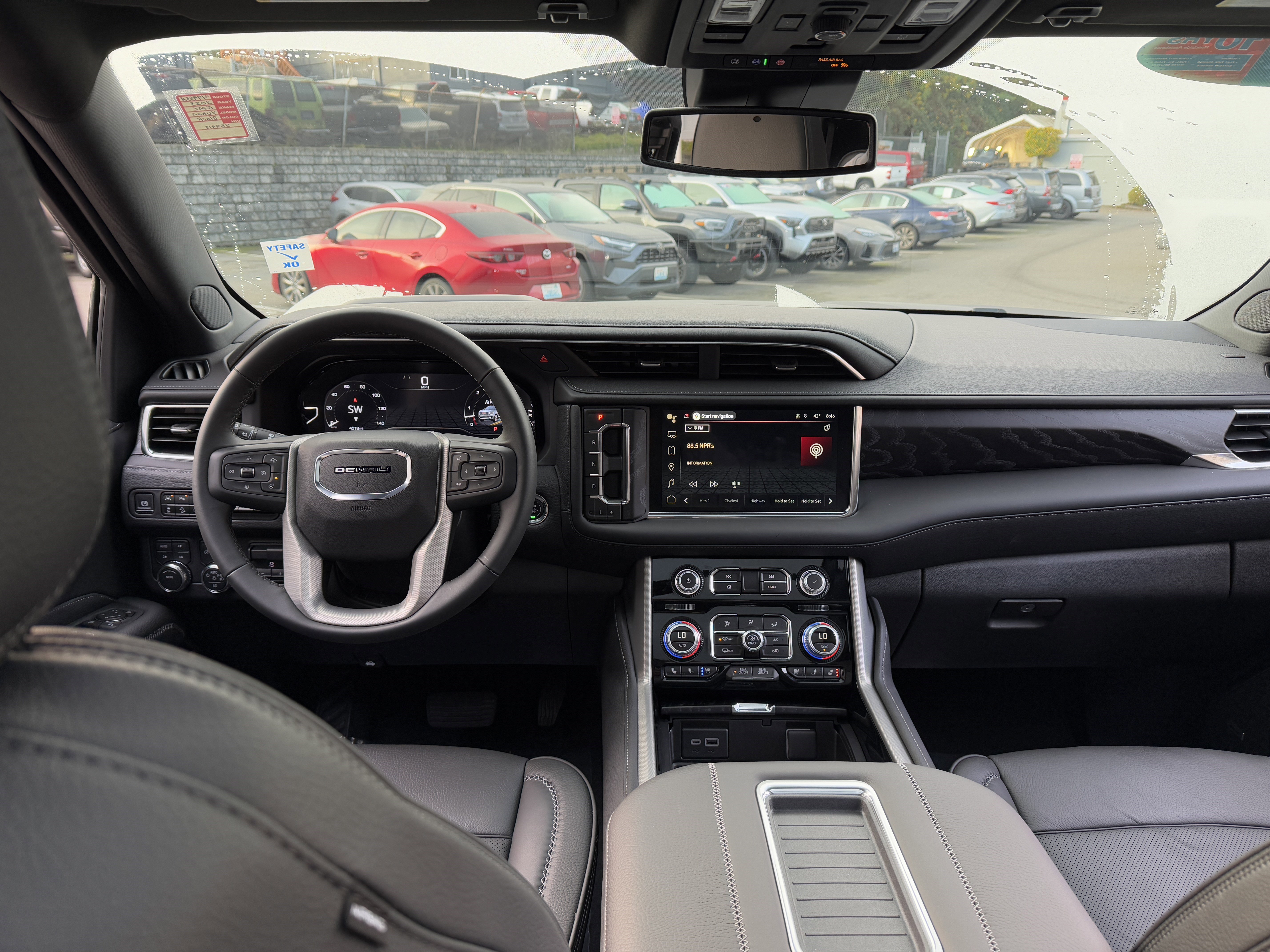 Used 2023 GMC Yukon XL Denali image 32