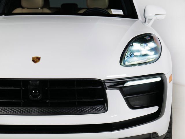 Certified 2025 Porsche Macan image 29