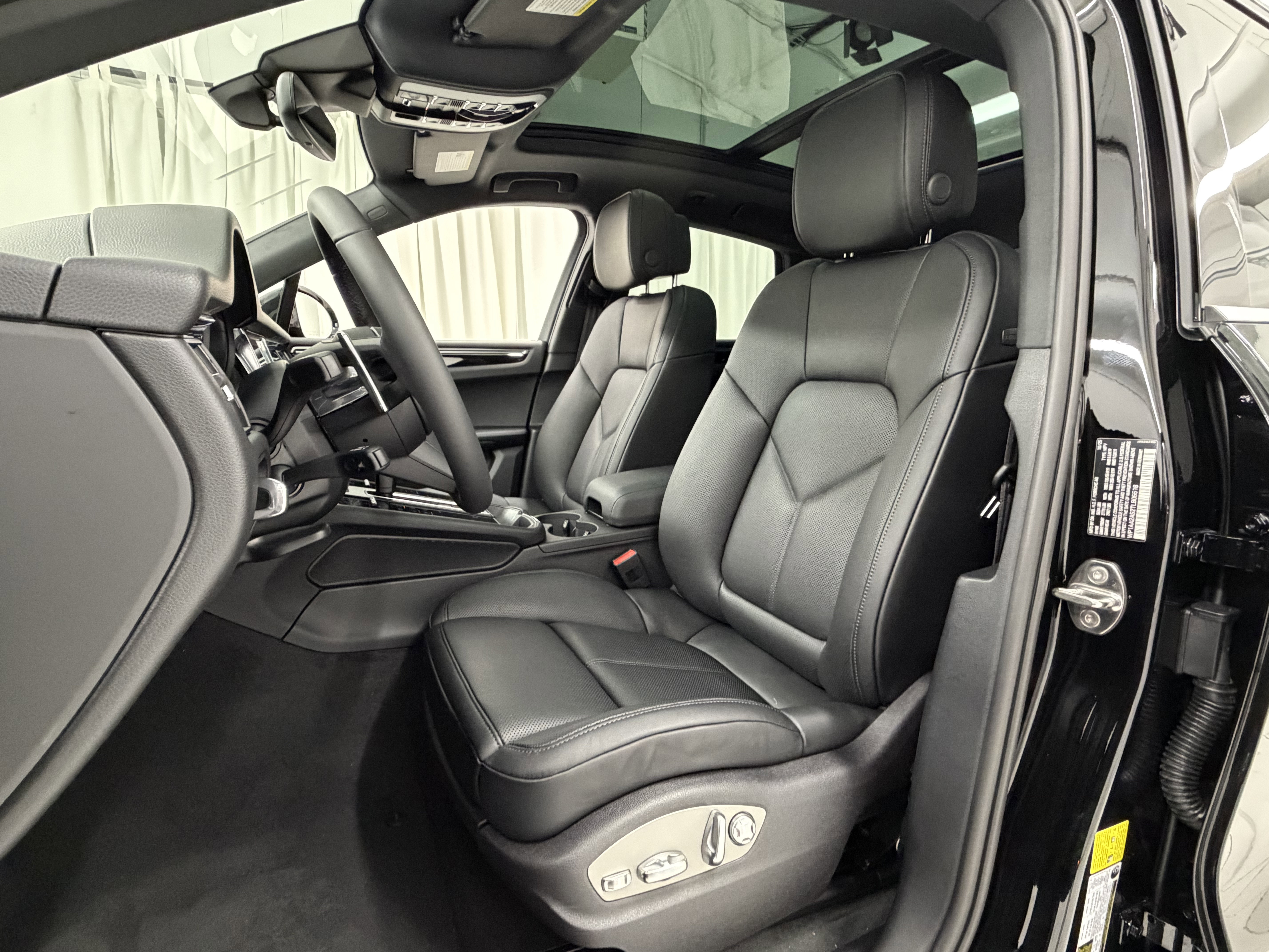 New 2026 Porsche Macan image 31