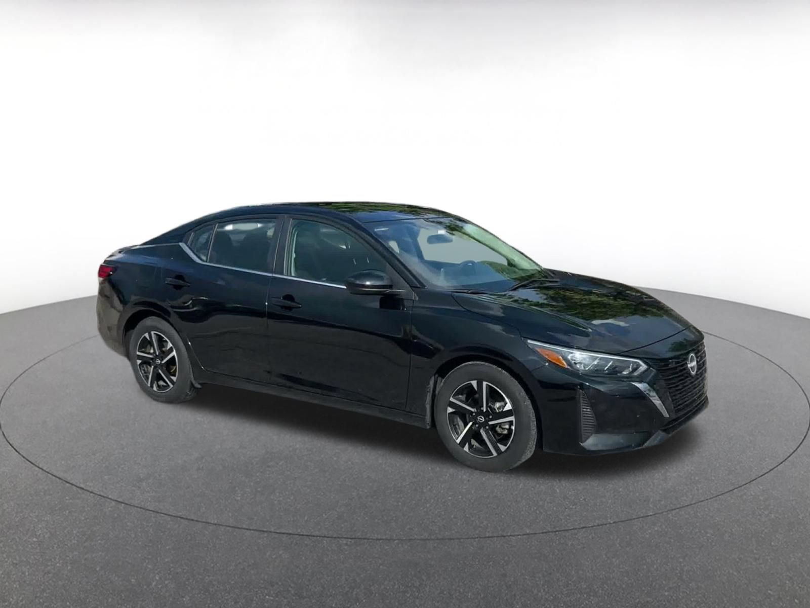 Used 2025 Nissan Sentra SV FWD image 2
