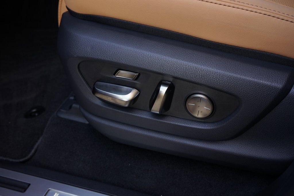 Used 2026 Lexus LX 600 4WD w/ Accessory Package (Z1) image 32