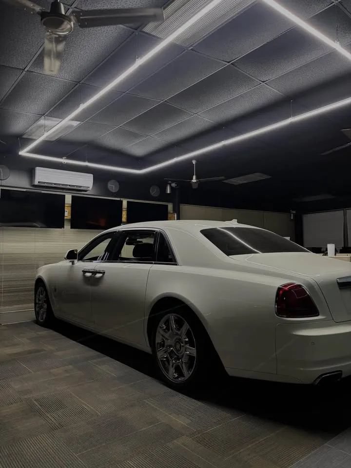 Used 2012 Rolls-Royce Ghost Extended Wheelbase RWD image 4