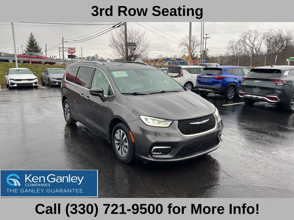 Used 2021 Chrysler Pacifica Touring-L w/ Uconnect Theater Family Group image 6