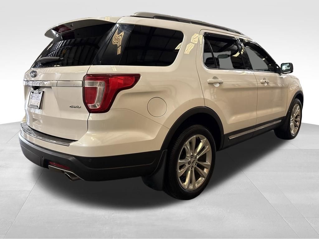 Used 2018 Ford Explorer XLT w/ Equipment Group 202A image 5