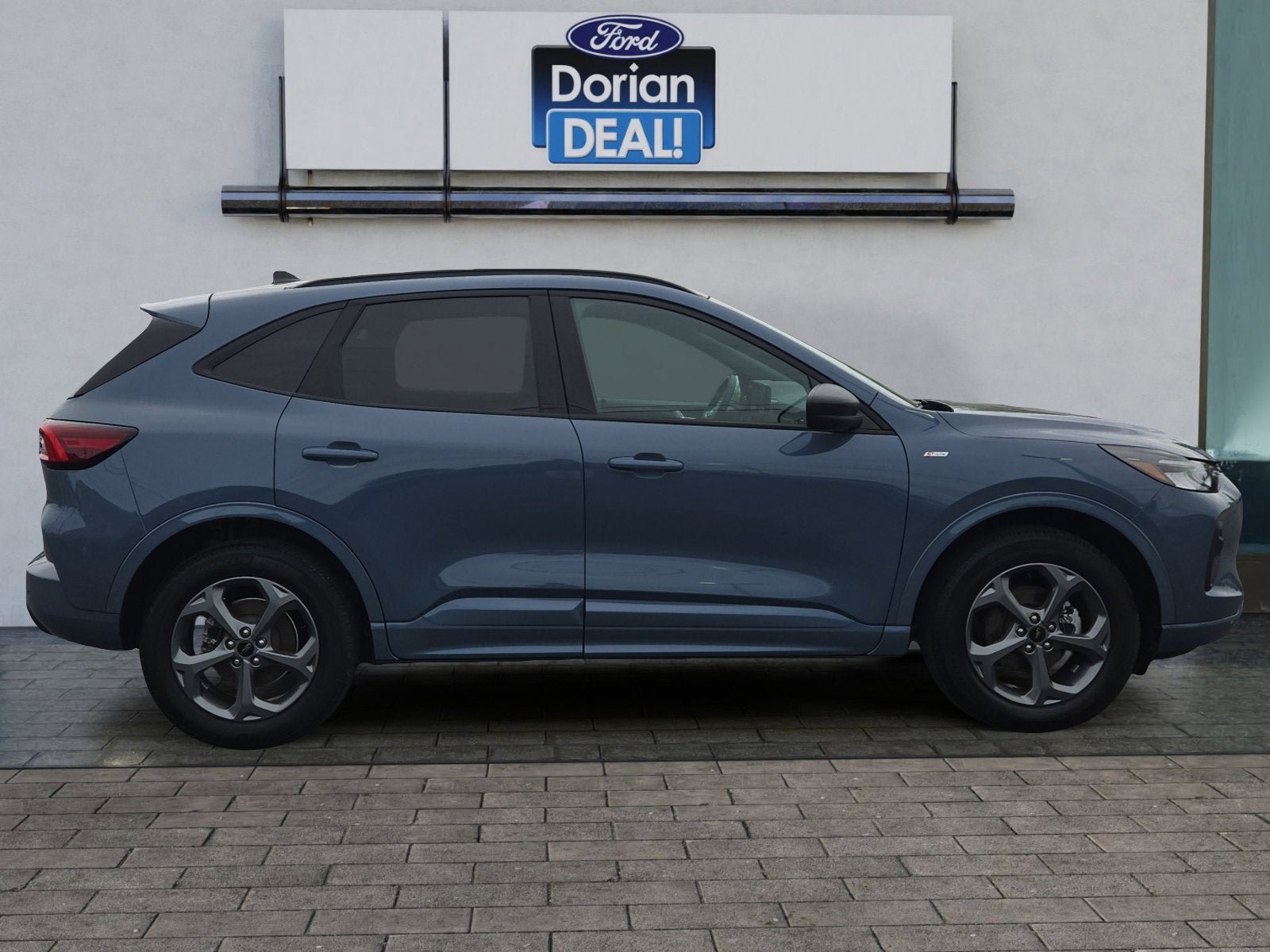 Used 2024 Ford Escape ST-Line w/ Tech Pack #1 AWD/4WD image 2