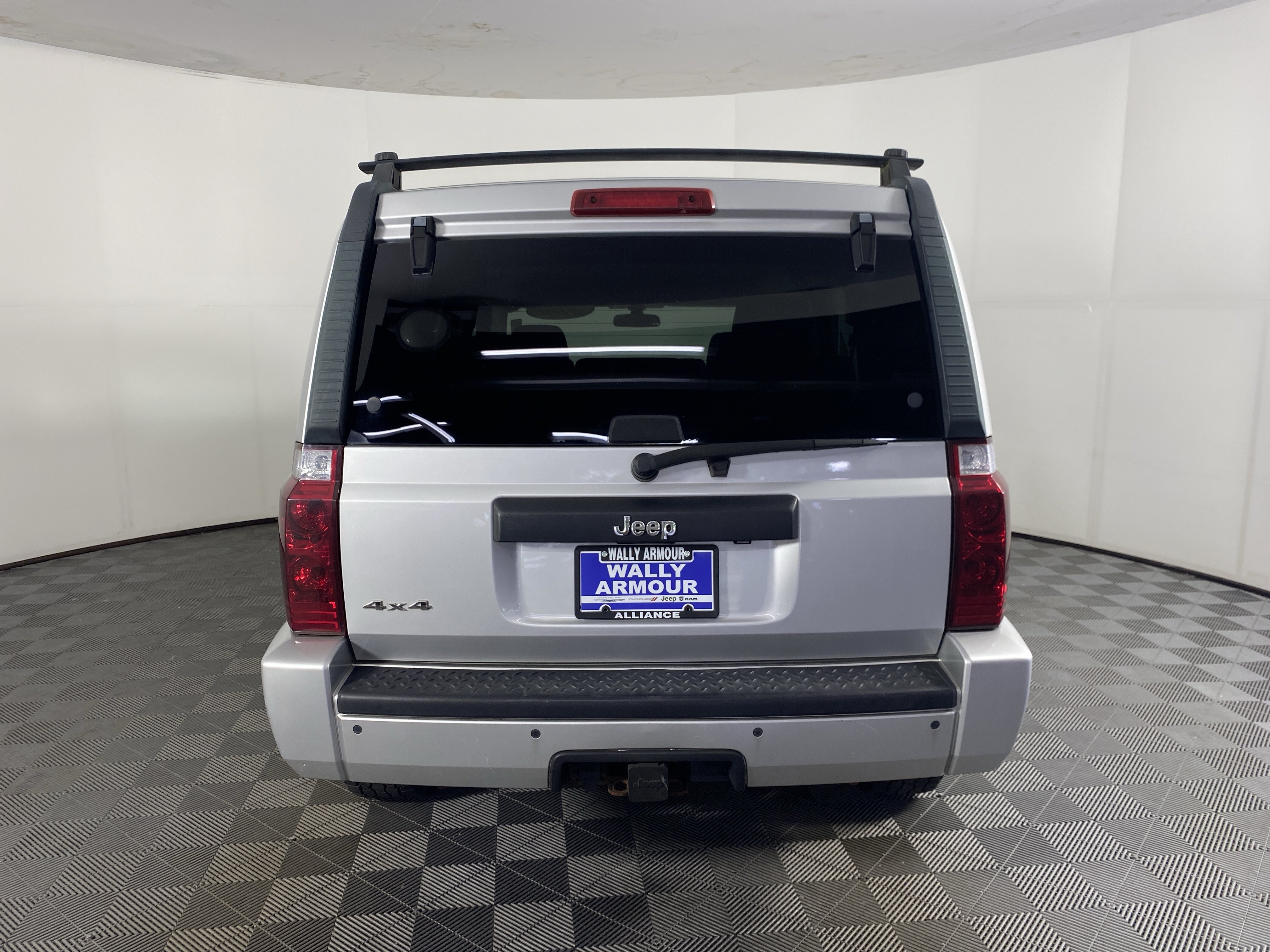 Used 2010 Jeep Commander Sport AWD/4WD image 4