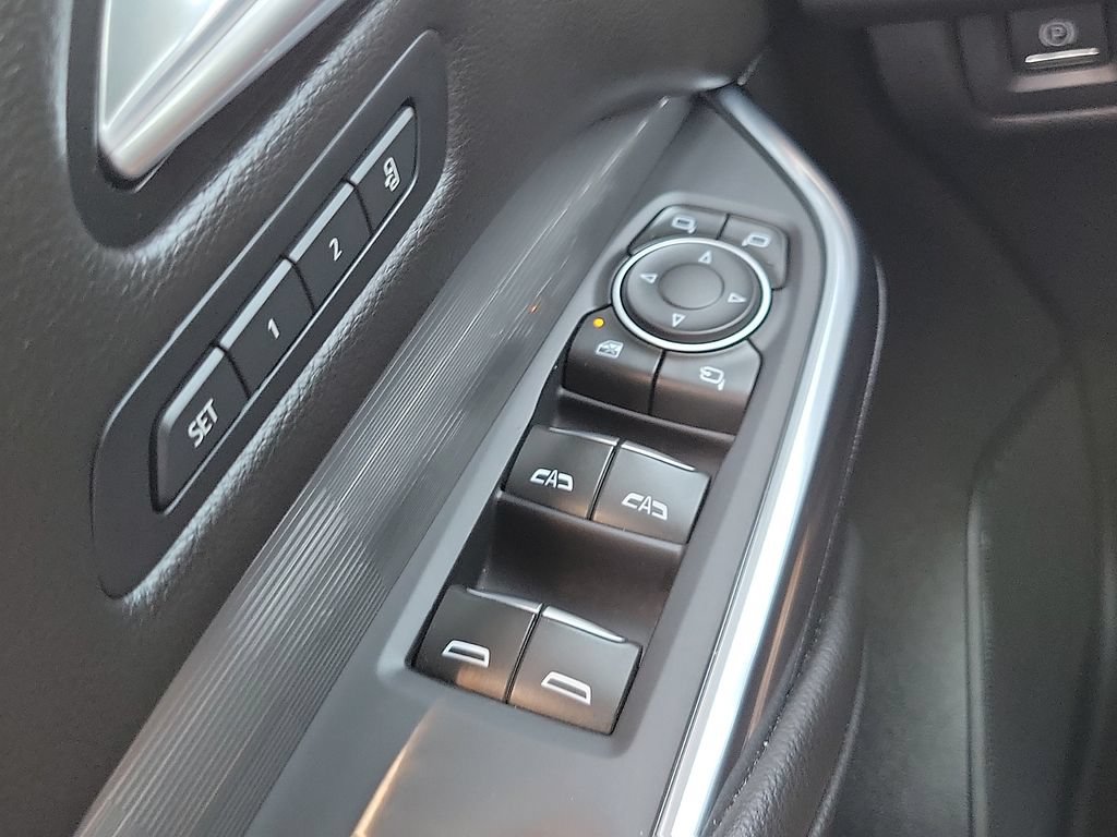 Used 2025 Cadillac XT4 Premium Luxury FWD image 13