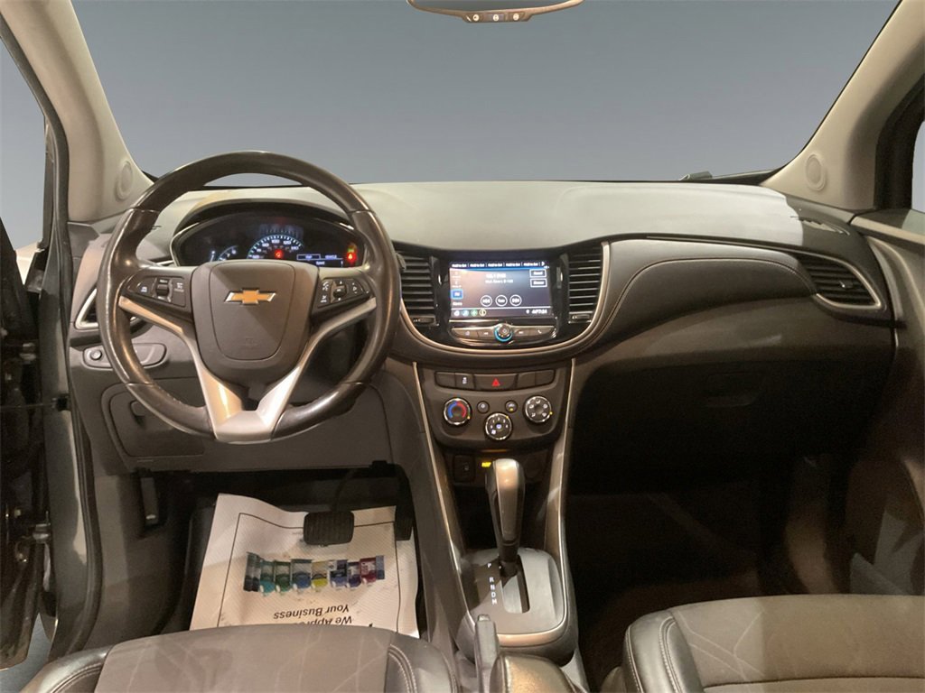 Used 2020 Chevrolet Trax LT w/ LT Convenience Package image 9