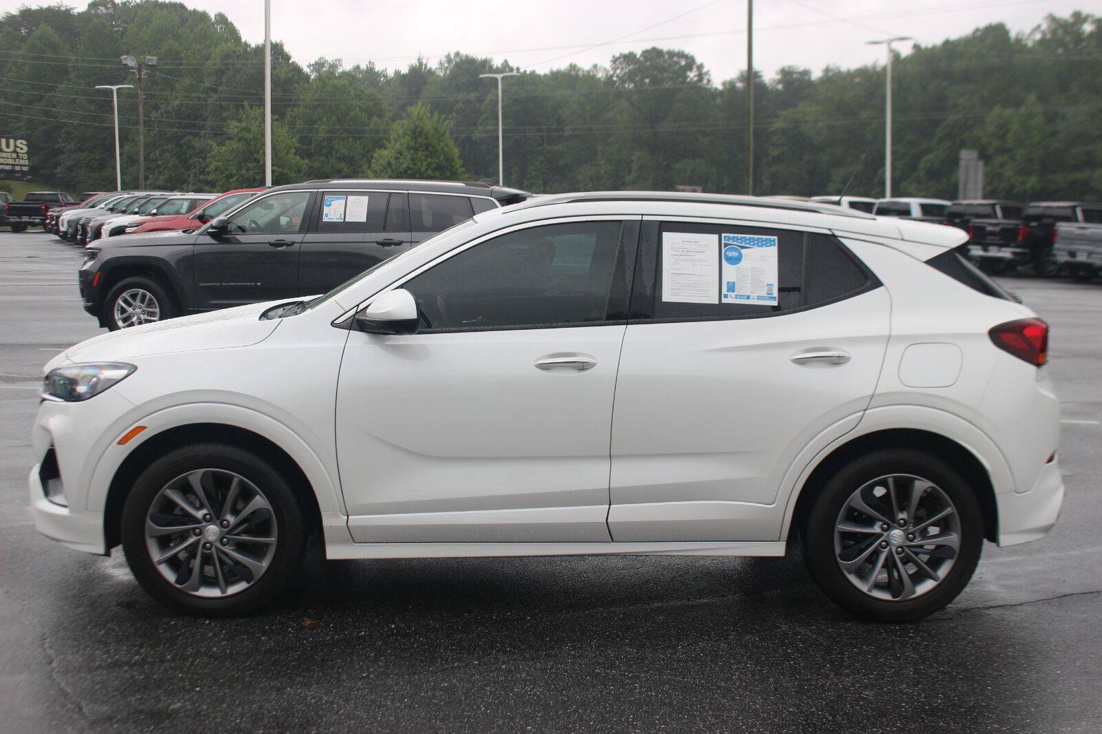 Used 2022 Buick Encore GX Essence w/ Advanced Technology Package FWD image 4