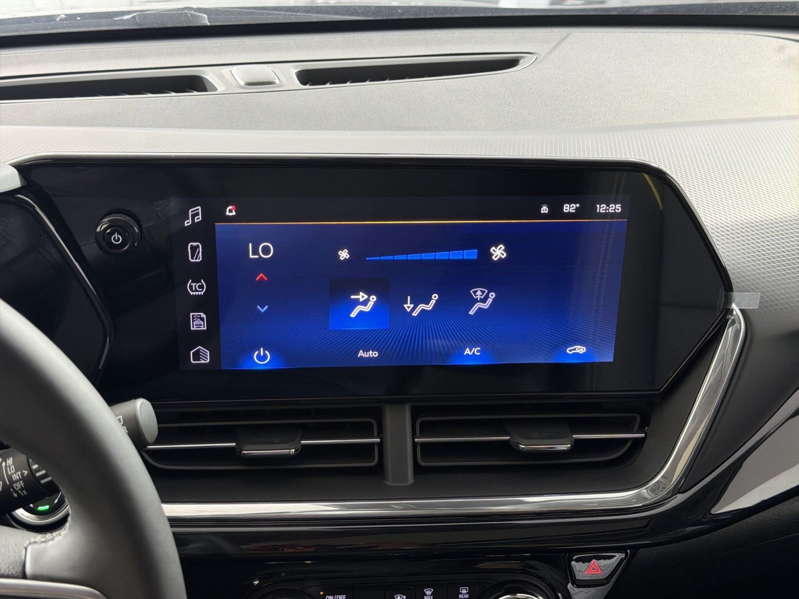 New 2026 Chevrolet Trax ACTIV w/ Sunroof Package FWD image 21