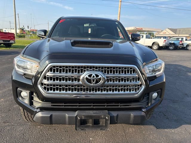 Used 2017 Toyota Tacoma TRD Off-Road w/ Tow Package (A/T) AWD/4WD image 2