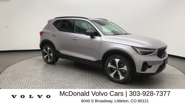 Certified 2026 Volvo XC40 B5 Plus AWD/4WD image 2
