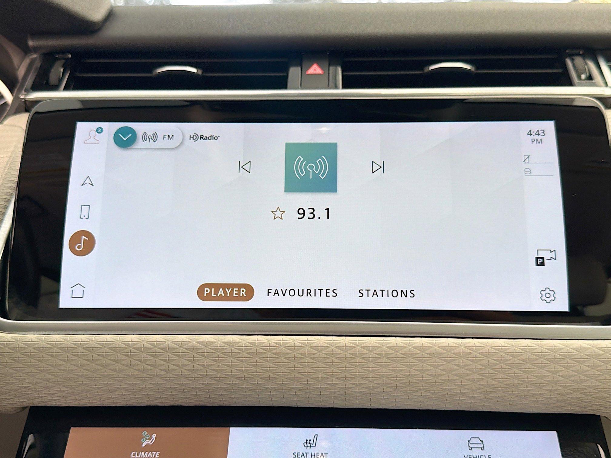 Used 2022 Land Rover Range Rover Velar R-Dynamic S image 32