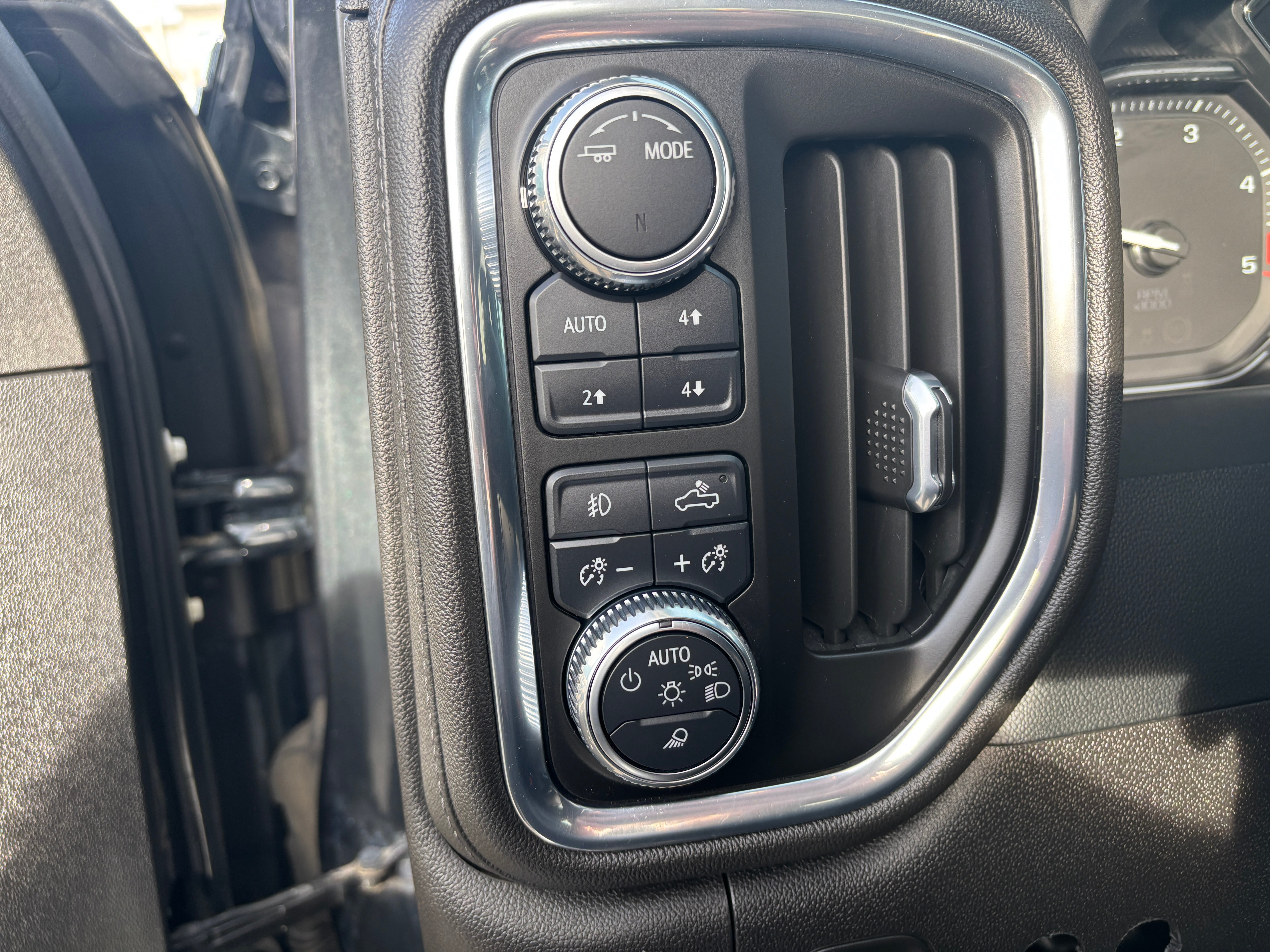 Used 2022 GMC Sierra 3500 Denali AWD/4WD image 11
