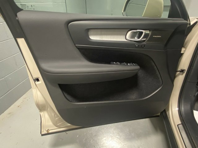 Certified 2025 Volvo XC40 B5 Ultra w/ Protection Package Premier image 6