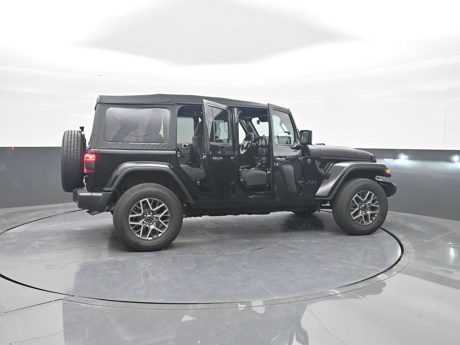 Used 2025 Jeep Wrangler Unlimited Sahara AWD/4WD image 47