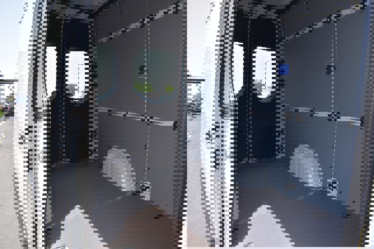 New 2025 Mercedes-Benz Sprinter 2500 image 10