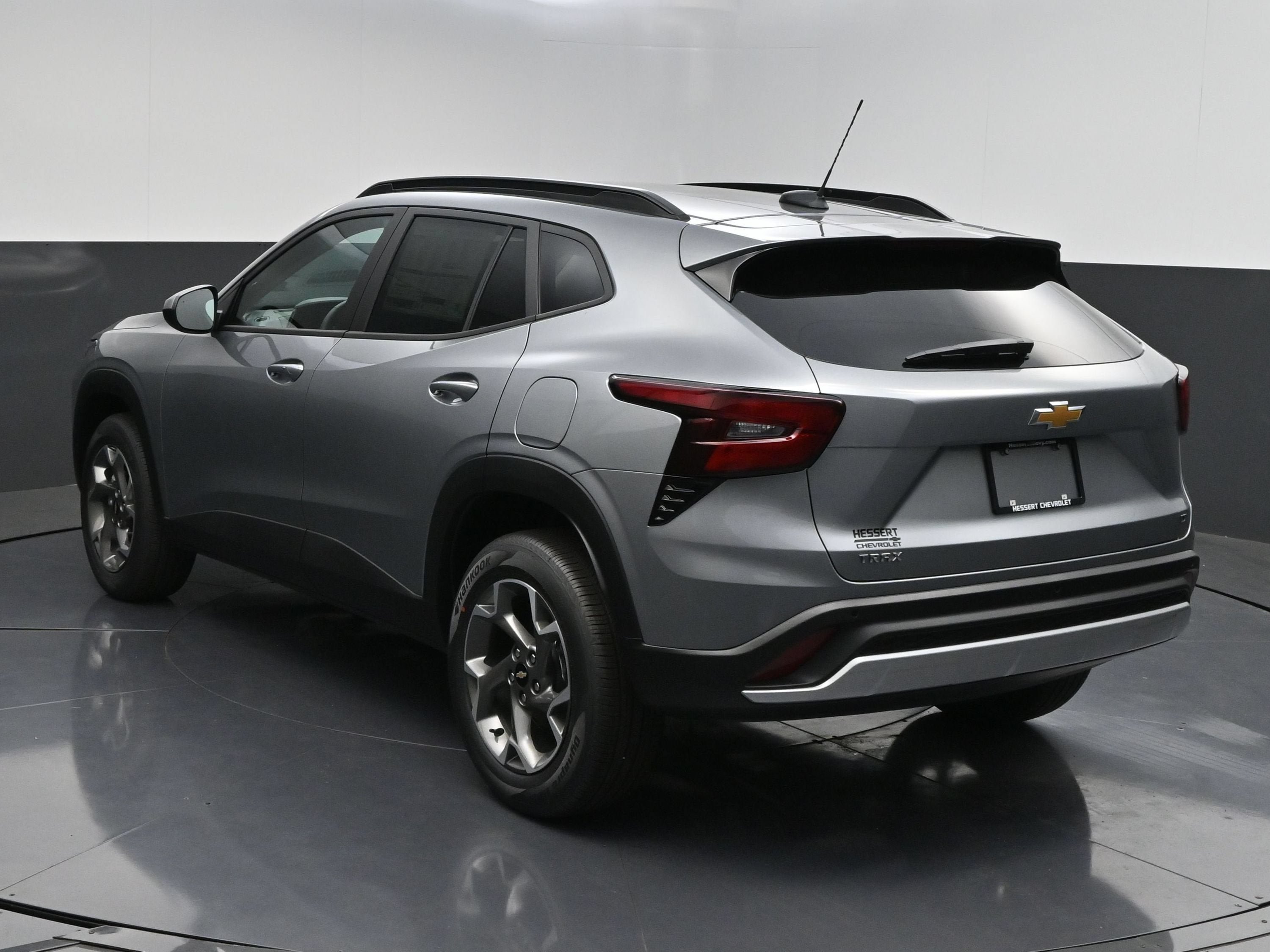 New 2026 Chevrolet Trax LT w/ Driver Confidence Package FWD image 5